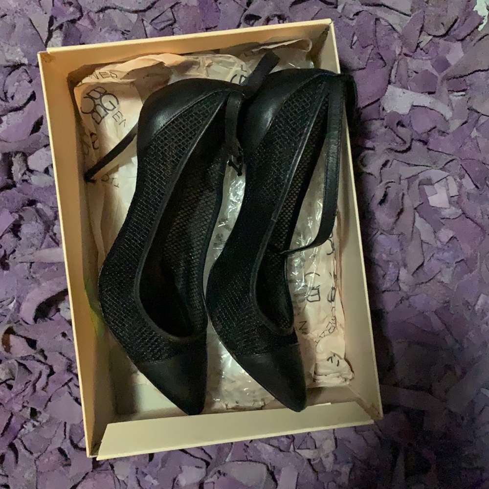 Bcbg black pump